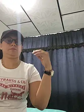 Snapshot of ANYLU19 chatting on 8, 3, 2025 ANYLU19 online show from 8, 3, 2025