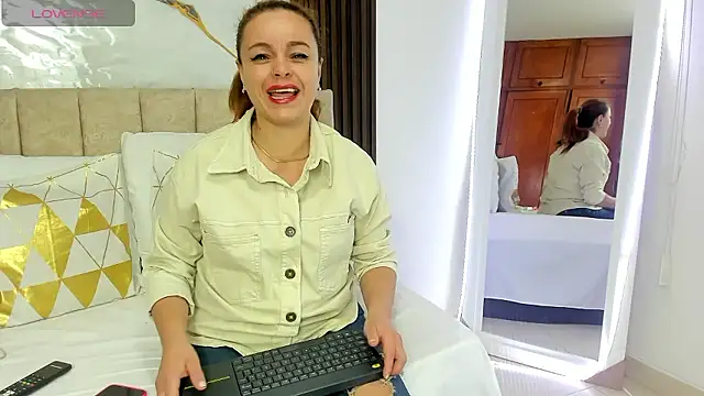 cristalwalker   online show from 15, 1, 2026