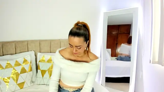 cristalwalker   online show from 13, 11, 2025