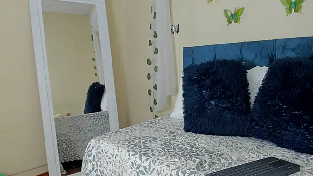 cristalwalker   online show from 18, 3, 2025