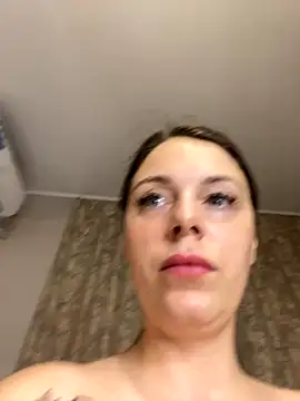 Lola Hale online show from 21, 11, 2025