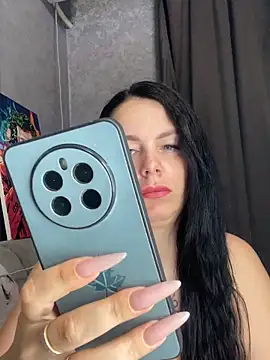 Lola Hale online show from 19, 5, 2026