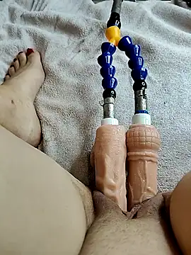 Lola Hale online show from 13, 10, 2025