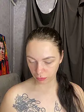Lola Hale online show from 3, 5, 2026
