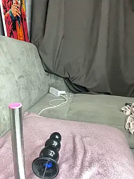 Lola Hale online show from 15, 4, 2026