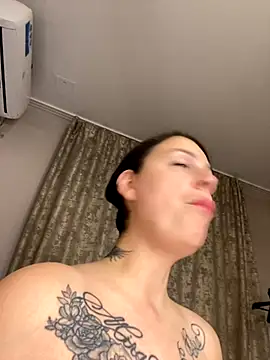 Lola Hale online show from 16, 11, 2025