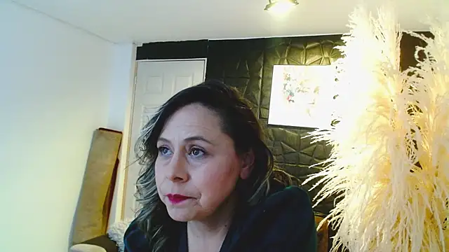 CINTHIA1609 online show from 7, 10, 2025