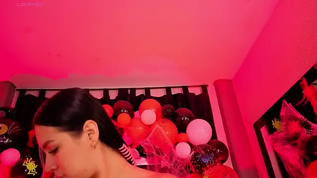 Mia Oxford online show from 20, 10, 2025