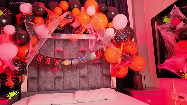 Mia Oxford online show from 21, 10, 2025