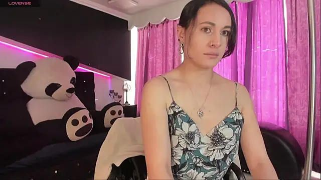 Coral Gibson online show from 30, 11, 2025