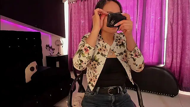 Coral Gibson online show from 28, 2, 2026