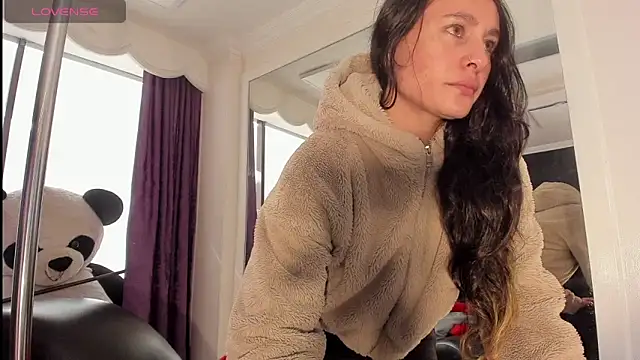 Coral Gibson online show from 23, 4, 2026
