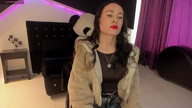 Coral Gibson online show from 21, 11, 2025