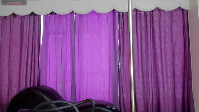 Coral Gibson online show from 7, 10, 2025