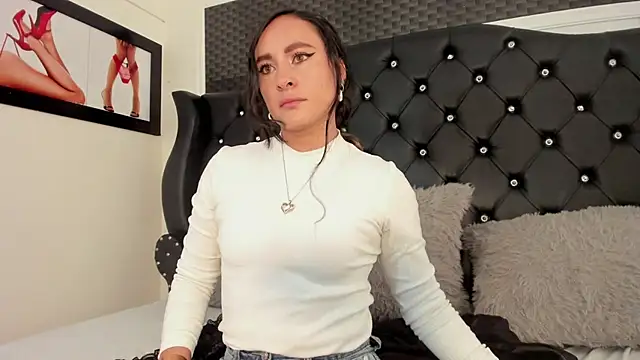 Coral Gibson online show from 26, 4, 2026