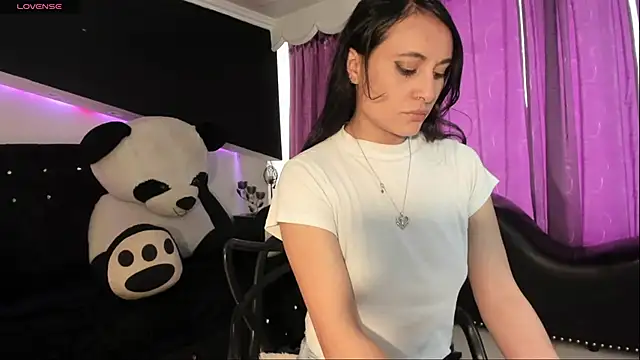 Coral Gibson online show from 2, 12, 2025