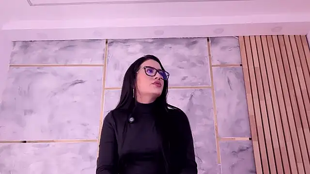 Ellaochoa online show from 7, 2, 2026