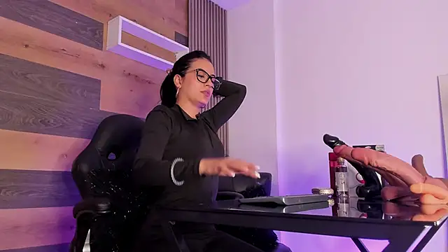 Ellaochoa online show from 22, 9, 2025