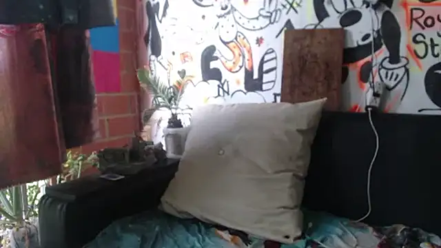 roystonee01 online show from 9, 11, 2025