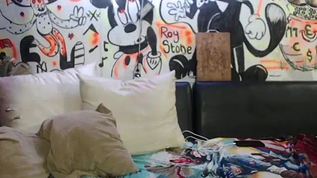 roystonee01 online show from 15, 10, 2025