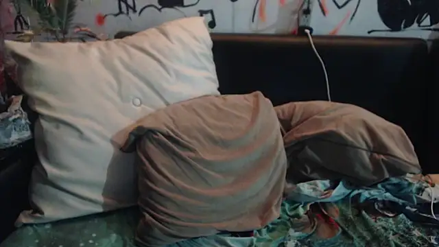 roystonee01 online show from 6, 11, 2025