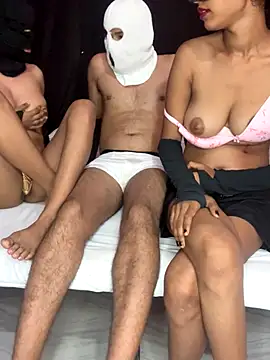 Snapshot of saviverma2024 chatting on 12, 9, 2025 saviverma2024 online show from 12, 9, 2025