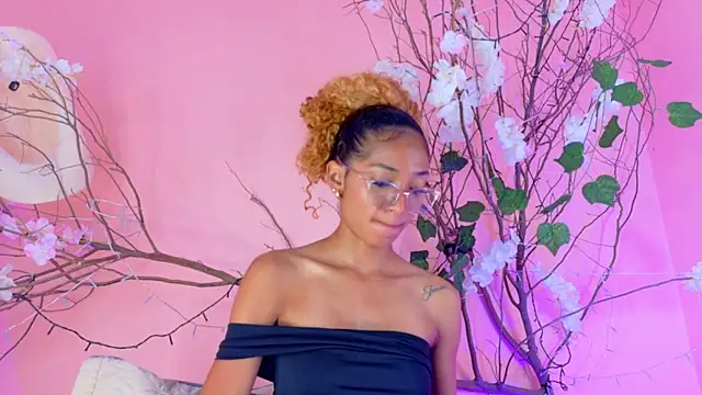 Charlotte Love10 online show from 5, 4, 2026