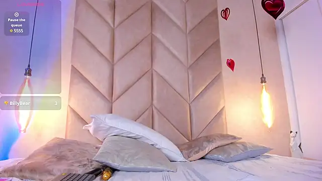 Mollymoon1 online show from 18, 2, 2025