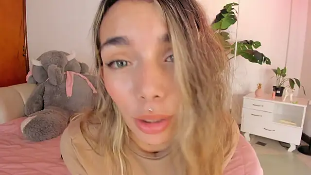 Mollymoon1 online show from 4, 2, 2026