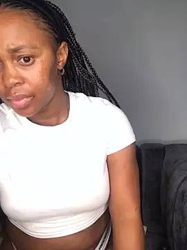 Snapshot of Pearl_00 chatting on 10, 10, 2025 Pearl 00 online show from 10, 10, 2025