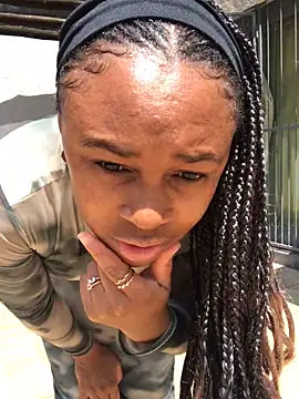 Snapshot of Pearl_00 chatting on 19, 10, 2025 Pearl 00 online show from 19, 10, 2025