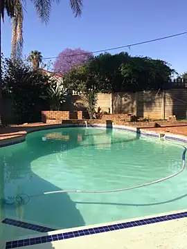 Snapshot of Pearl_00 chatting on 25, 10, 2025 Pearl 00 online show from 25, 10, 2025