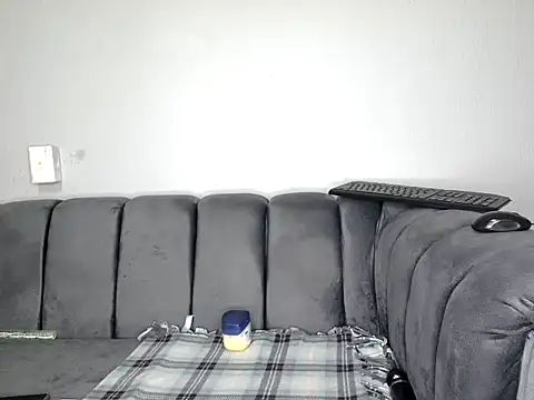 Pearl 00 online show from 2, 12, 2025