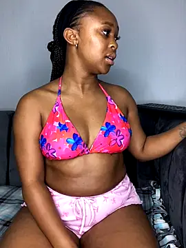 Snapshot of Pearl_00 chatting on 23, 10, 2025 Pearl 00 online show from 23, 10, 2025