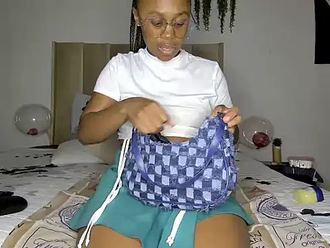 Snapshot of Pearl_00 chatting on 20, 3, 2025 Pearl 00 online show from 20, 3, 2025