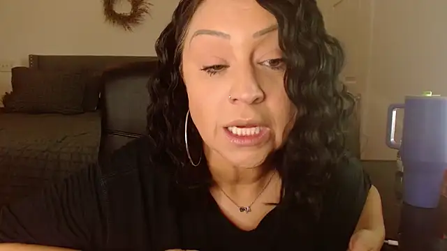 Snapshot of AlyssiaAmoreXO chatting on 4, 11, 2025 AlyssiaAmoreXO online show from 4, 11, 2025