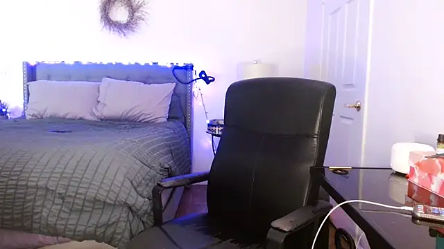 AlyssiaAmoreXO online show from 16, 6, 2026
