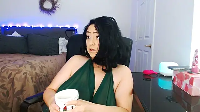 AlyssiaAmoreXO online show from 25, 5, 2026