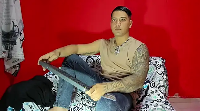 Snapshot of paul_luis chatting on 21, 2, 2025 paul luis online show from 21, 2, 2025