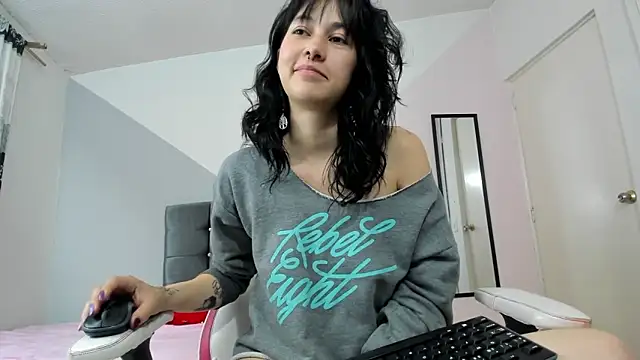 Camcrush   online show from 12, 3, 2025