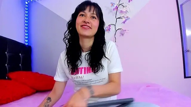 Camcrush   online show from 8, 10, 2025