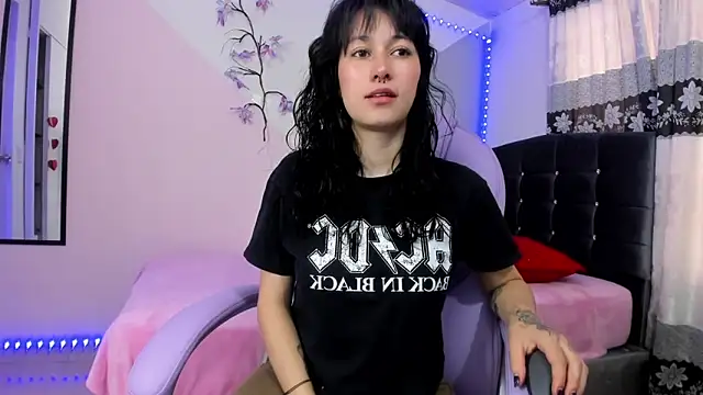 Camcrush   online show from 15, 10, 2025