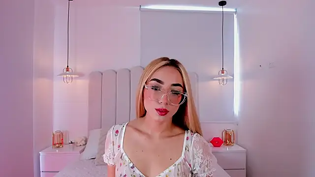 Snapshot of Sarajonnes chatting on 7, 4, 2026 Sarajonnes online show from 7, 4, 2026