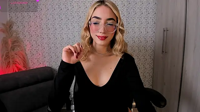 Snapshot of Sarajonnes chatting on 27, 3, 2026 Sarajonnes online show from 27, 3, 2026