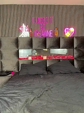 MilaMaaay online show from 2, 3, 2026