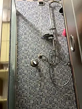 Snapshot of Dikkiduohottt chatting on 29, 10, 2025 Dikkiduohottt online show from 29, 10, 2025