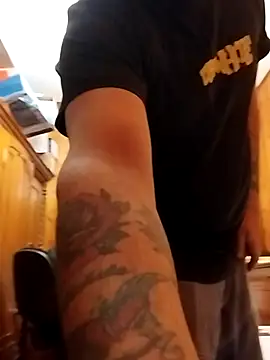 Snapshot of Dikkiduohottt chatting on 17, 11, 2025 Dikkiduohottt online show from 17, 11, 2025