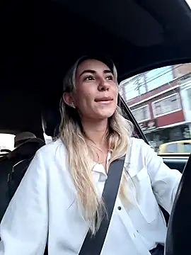 Scarlett Khan online show from 2, 2, 2025