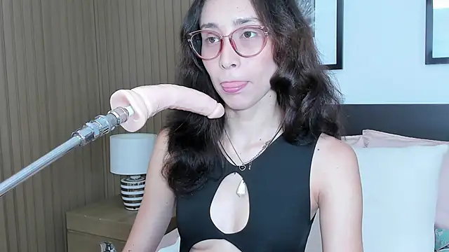 doll bella  online show from 13, 11, 2025