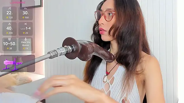 doll bella  online show from 13, 9, 2025